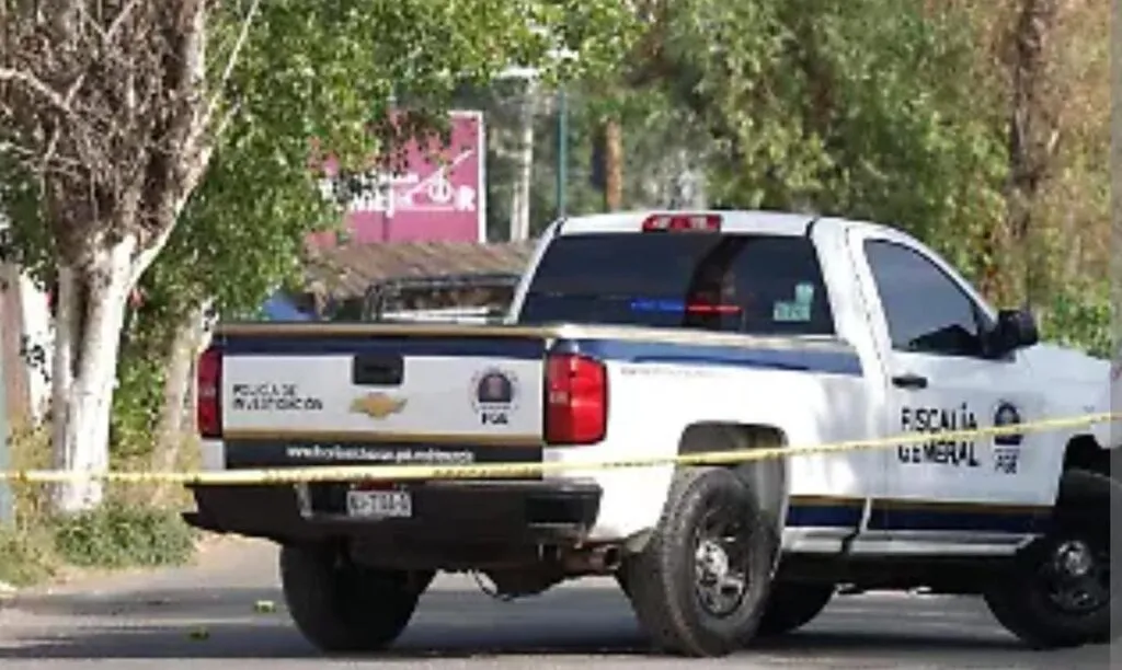 Localizan el cadáver de un hombre en un camino de terracería en Apatzingán