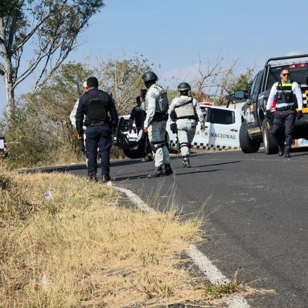 Localizan el cuerpo sin vida de un hombre envuelto en plástico en Chiquimitío