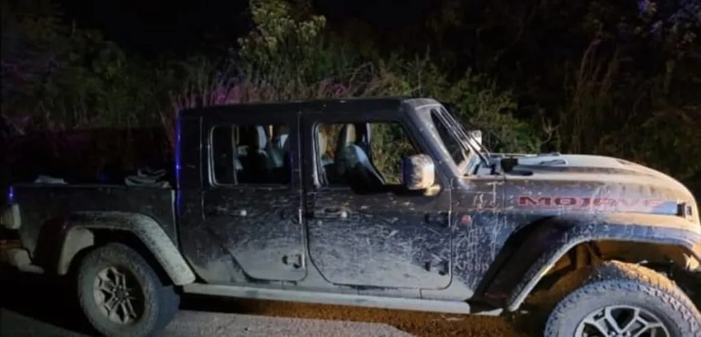 Localizan en Villa Madero explosivos y una camioneta con impactos de arma de fuego