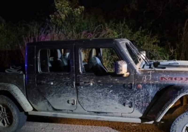 Localizan en Villa Madero explosivos y una camioneta con impactos de arma de fuego