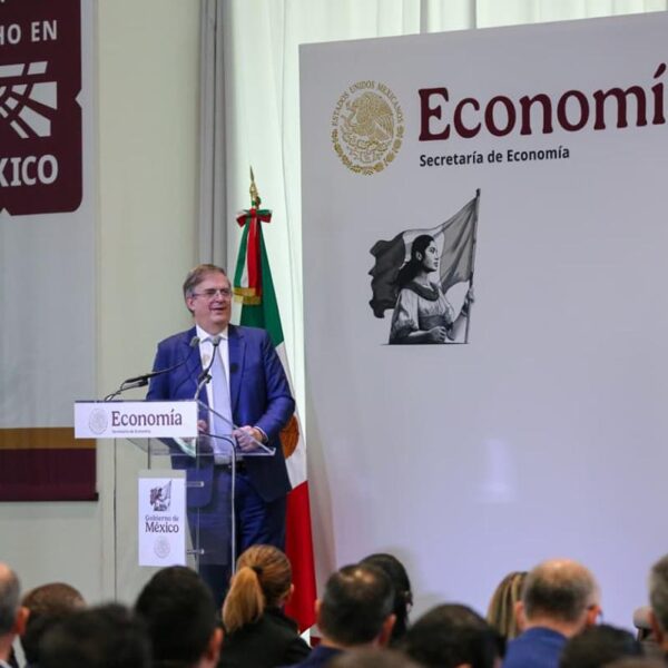 México pide a EU eliminar aranceles a vehículos pesados por violar el T-MEC