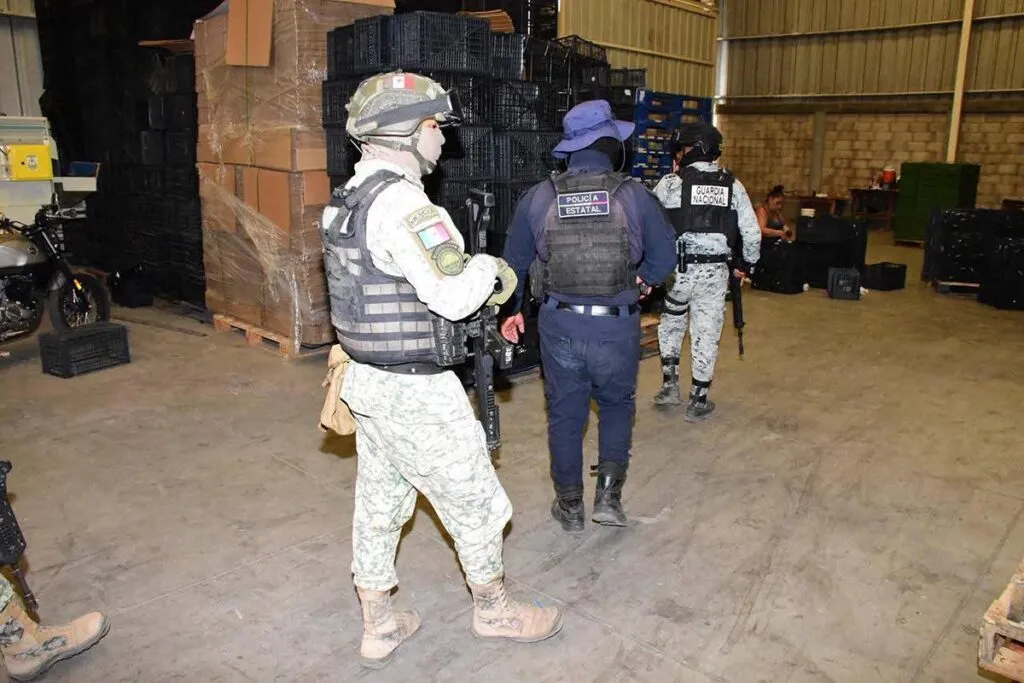 Militares refuerzan la seguridad en la zona citrícola del Valle de Apatzingán-2