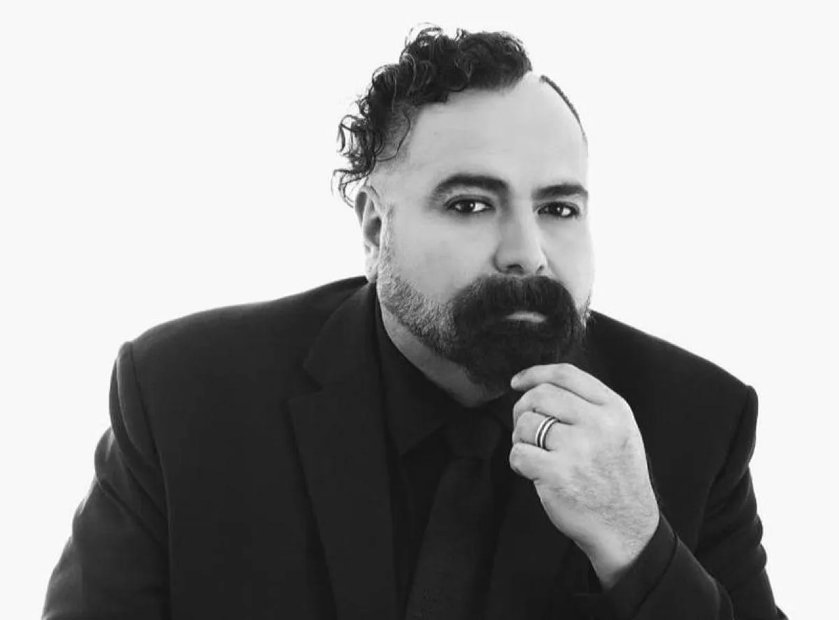 Murió Héctor Terrones, diseñador de alta costura y pionero mexicano en el Louvre, a los 59 años