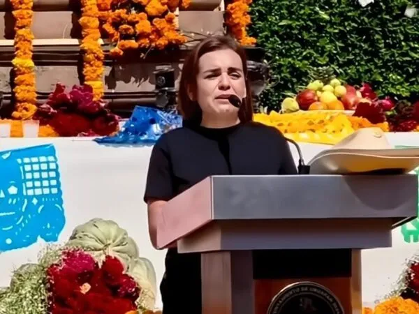 “No apagarán su lucha”, jura viuda de Carlos Manzo ante pueblo de Uruapan