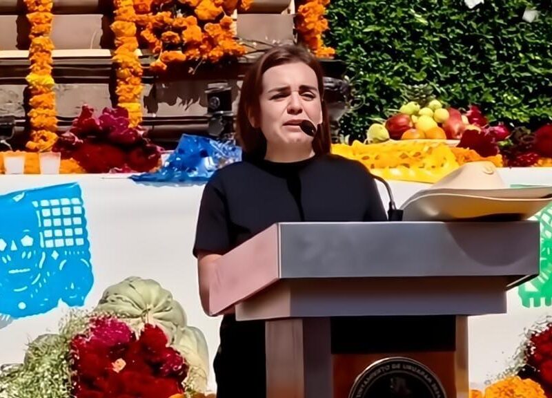 “No apagarán su lucha”, jura viuda de Carlos Manzo ante pueblo de Uruapan