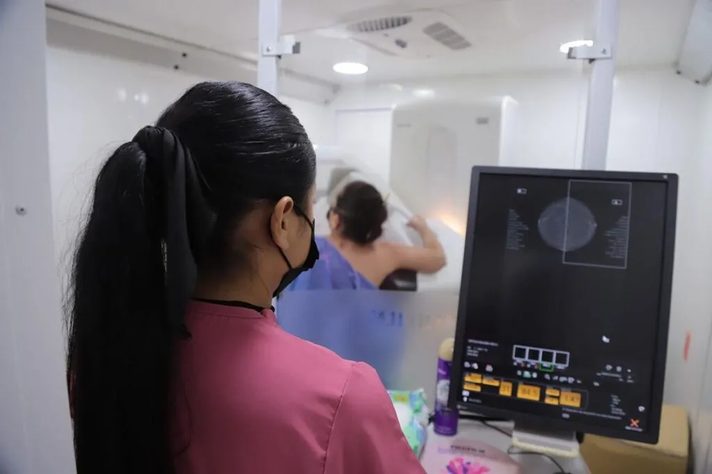 Octubre se vistió de rosa con más de 8 mil mastografías gratuitas realizadas en Michoacán