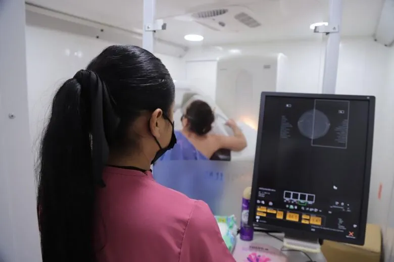 Octubre se vistió de rosa con más de 8 mil mastografías gratuitas realizadas en Michoacán