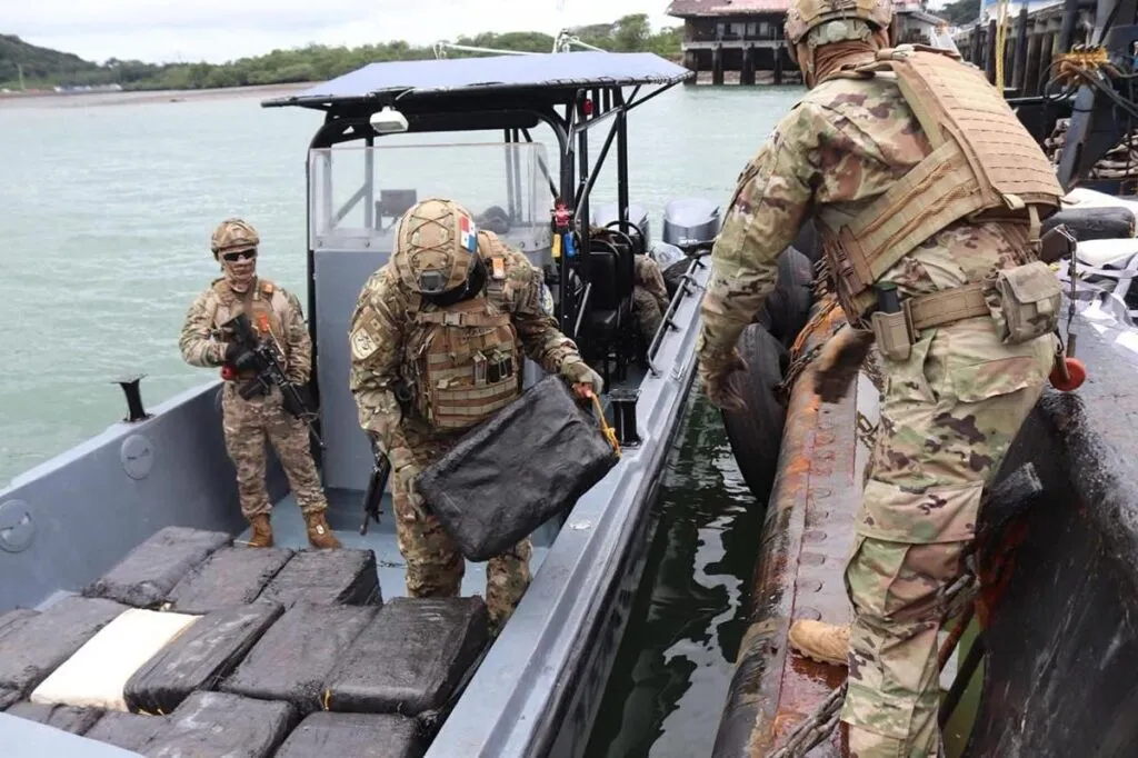 Panamá decomisa 13.5 toneladas de droga en el Pacífico presuntamente serían enviadas a México