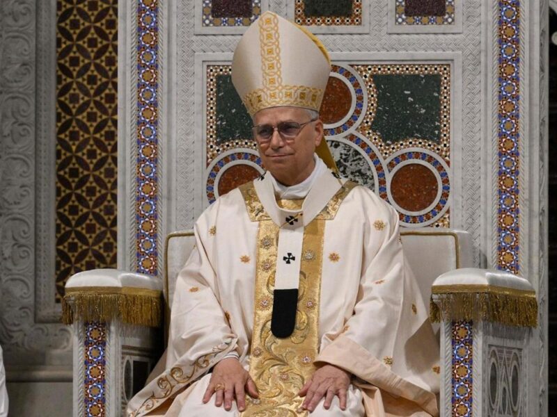 Papa León XIV reza por los muertos de los que nadie se acuerda