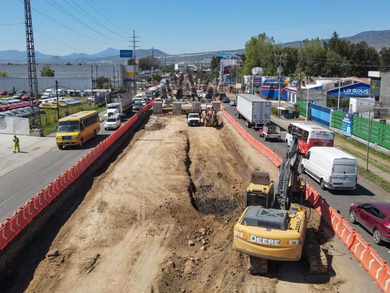 Paso superior ferroviario Independencia al 35 % de avance