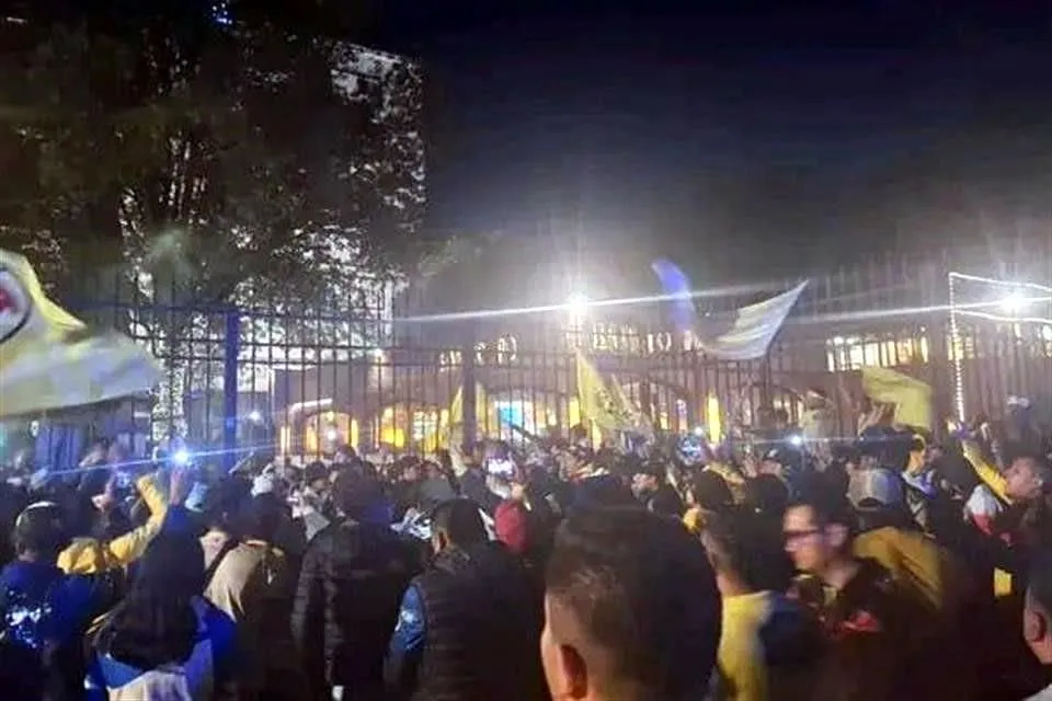 Liga Mx pide "vivir en paz el futbol", tras trifulca entre aficionados de América y Toluca