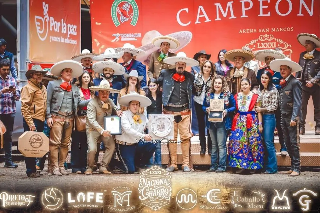 Pepe Aguilar celebra el triunfo nacional de su equipo de charrería ‘El Soyate-1