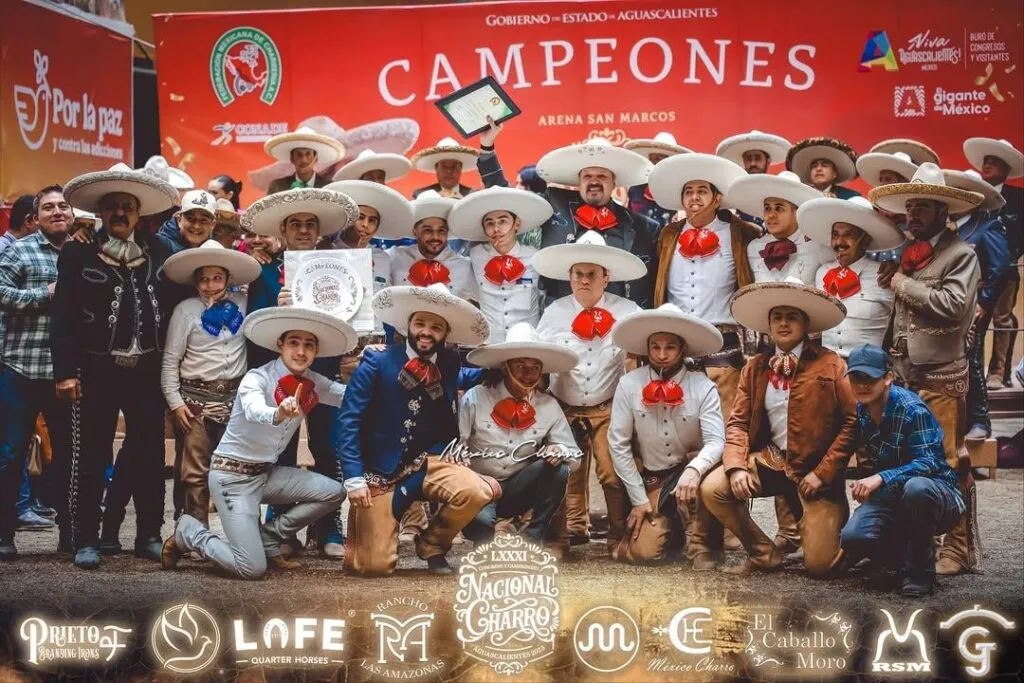 Pepe Aguilar celebra el triunfo nacional de su equipo de charrería ‘El Soyate-2
