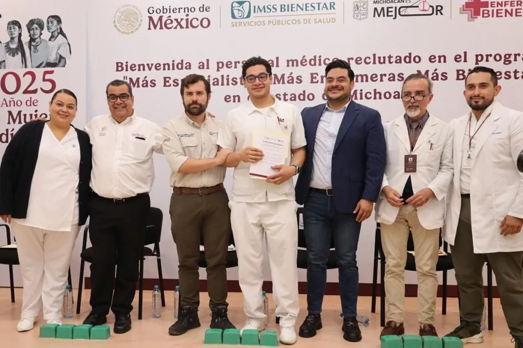 Plan Michoacán incorpora 244 profesionales de la salud