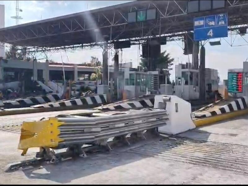 Por tercer día consecutivo, continúan bloqueos de transportistas y campesinos en Michoacán