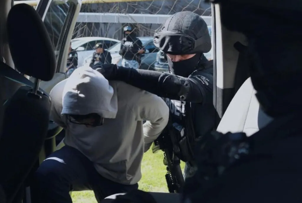 Procesan a tres ex policías de Uruapan que agredieron física y verbalmente a un estudiante