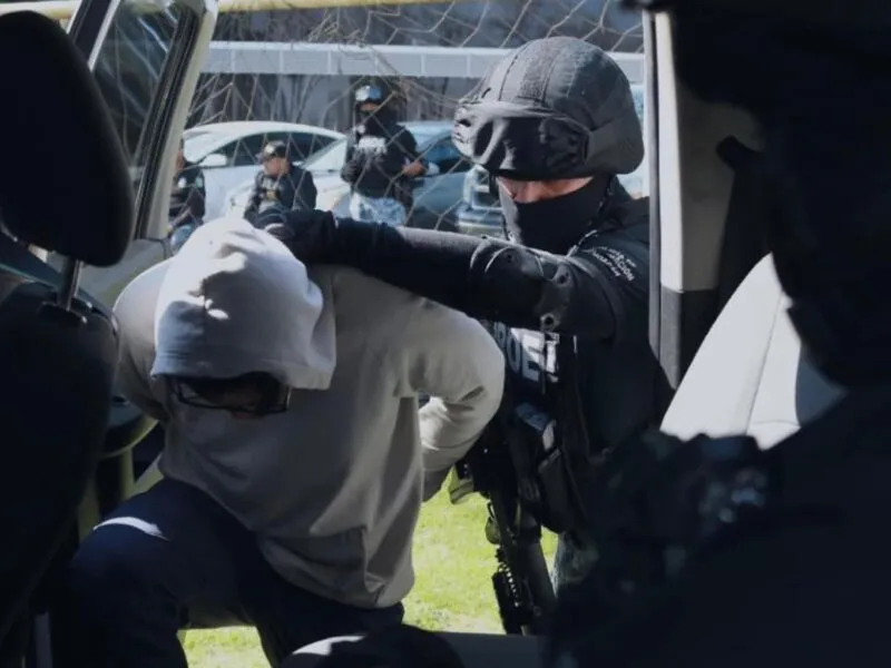 Procesan a tres ex policías de Uruapan que agredieron física y verbalmente a un estudiante