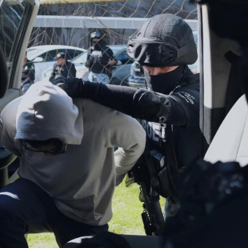 Procesan a tres ex policías de Uruapan que agredieron física y verbalmente a un estudiante