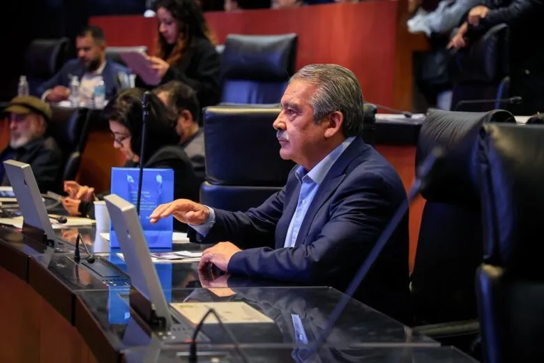 Raúl Morón vota por Ley contra la extorsión en Michoacán 1