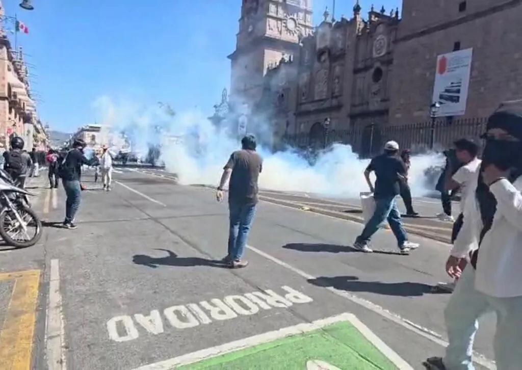 Reportan disturbios y violencia en protestas del Centro Histórico de Morelia