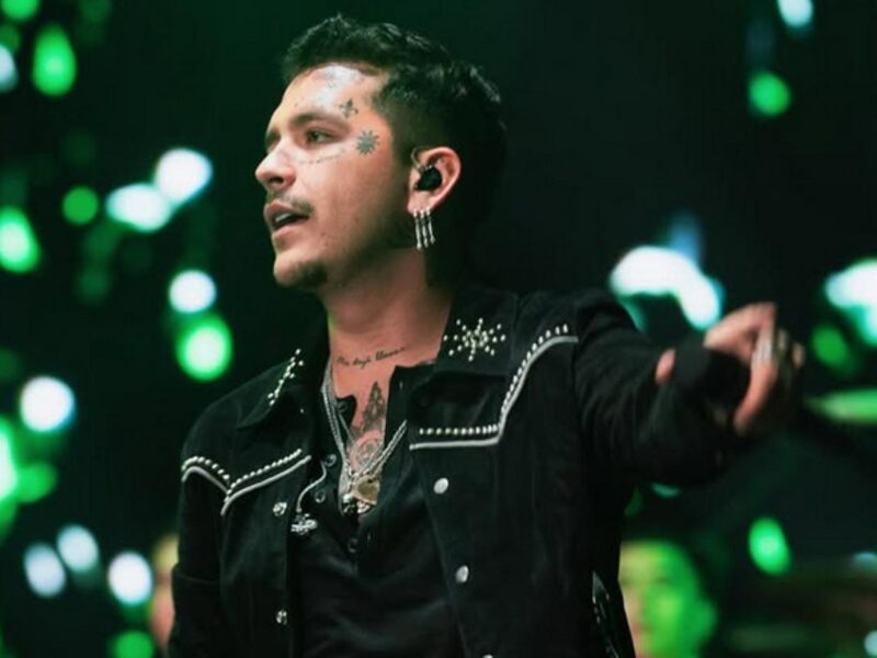 Revelan que Christian Nodal envió comida a reporteros en plena audiencia contra Universal Music