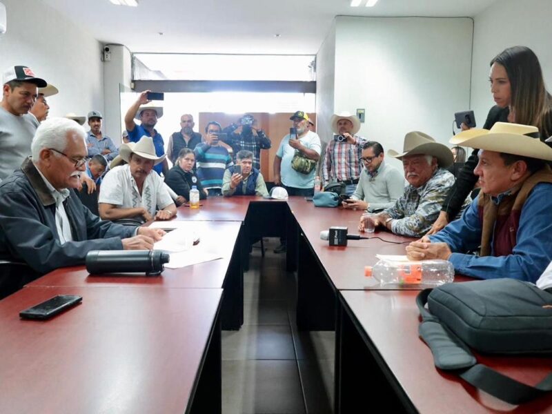 Sader y asociaciones ganaderas firman acuerdo por la movilización de animales