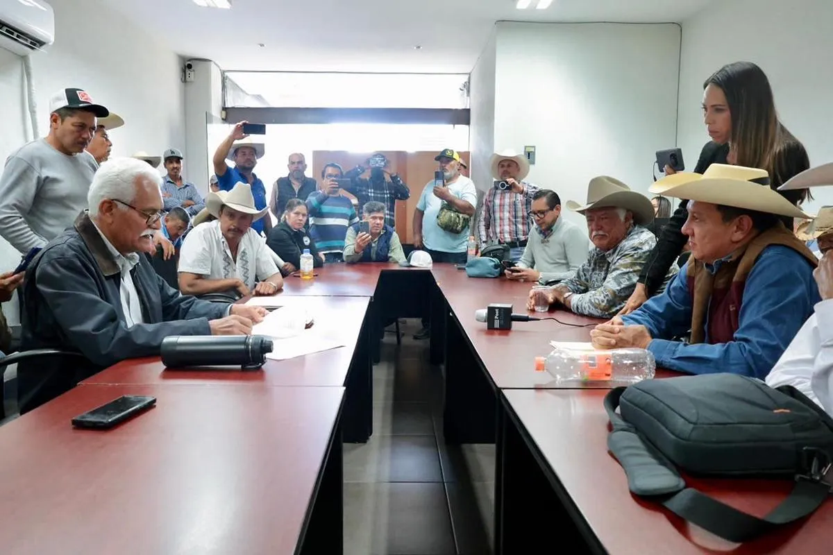 Sader y asociaciones ganaderas firman acuerdo por la movilización de animales