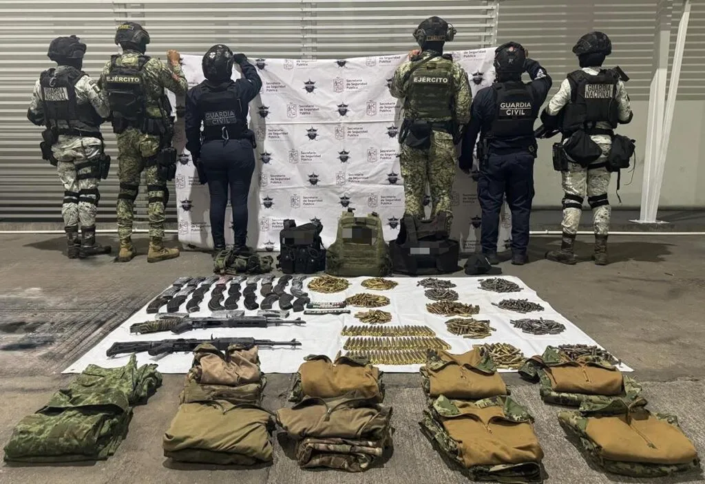 SSP asegura 3 camionetas robadas, 2 rifles en Zinapécuaro