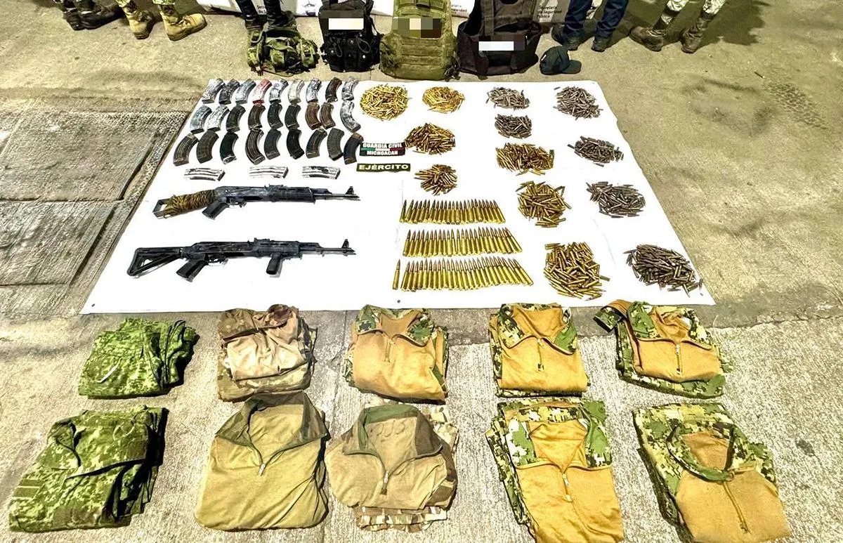 SSP asegura 3 camionetas robadas, 2 rifles y más de mil 600 municiones en Zinapécuaro