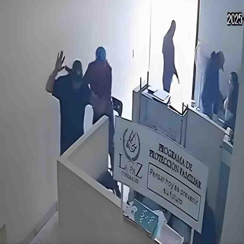 Sujetos armados asaltan funeraria en Uruapan pese al fuerte operativo militar (Video)