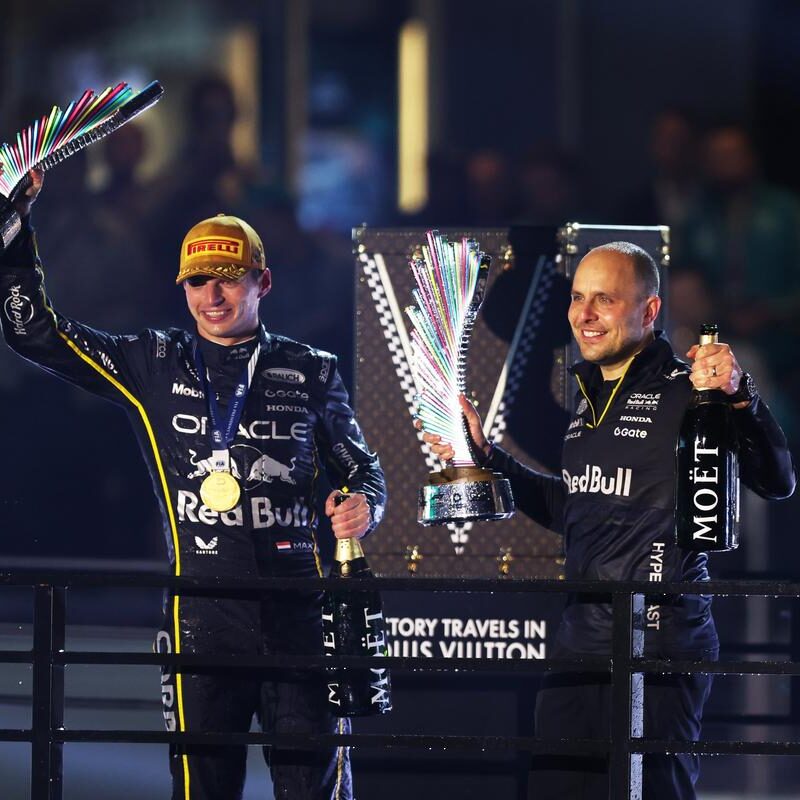 ¡Súper Max Verstappen conquista el Gran Premio de Las Vegas y mantiene el sueño del título!