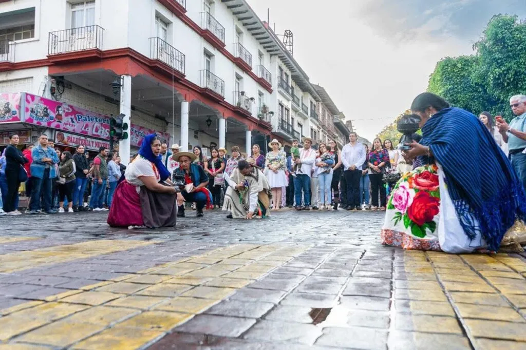 Tras ejecución de Carlos Manzo, cancelan desfile del 20 de noviembre en Uruapan-2