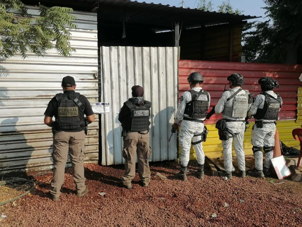 tras orden de cateo aseguran más de 26 mil litros de 'huachicol' en Múgica;