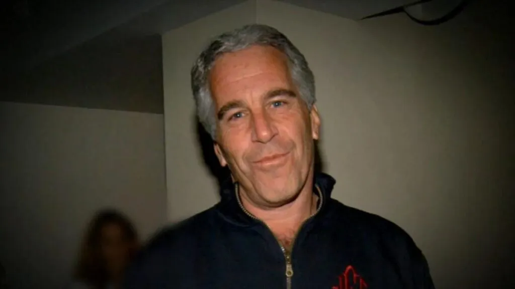 Trump firma la ley que obliga al Departamento de Justicia a revelar archivos sobre Jeffrey Epstein-2