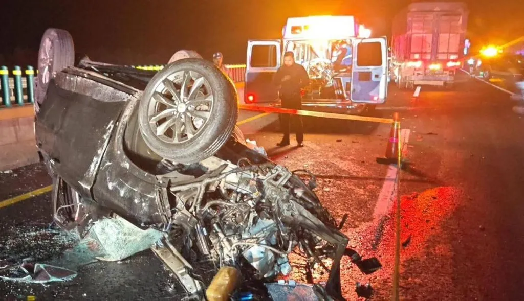 Un hombre perdió la vida y una mujer quedó lesionada tras accidente vehicular en la Siglo XXI