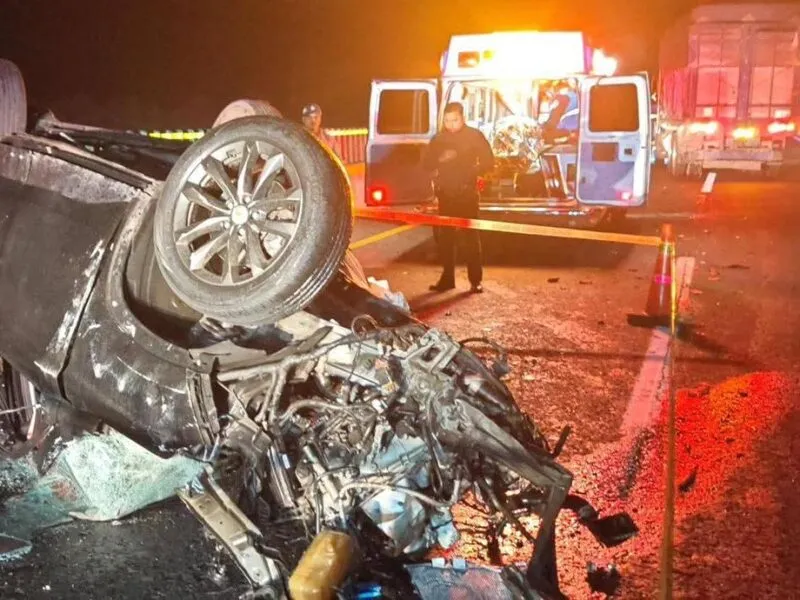 Un hombre perdió la vida y una mujer quedó lesionada tras accidente vehicular en la Siglo XXI