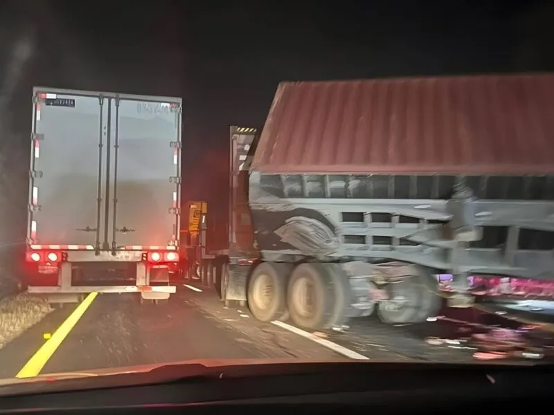 Un muerto y cuatro lesionados en accidente vehicular en la autopista de Occidente