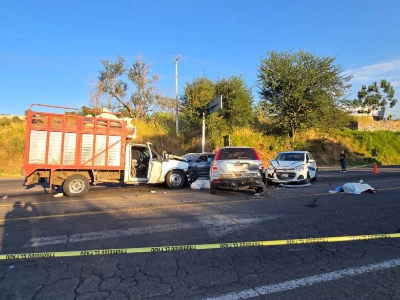 Un muerto y dos heridos tras carambola vehicular en Zamora