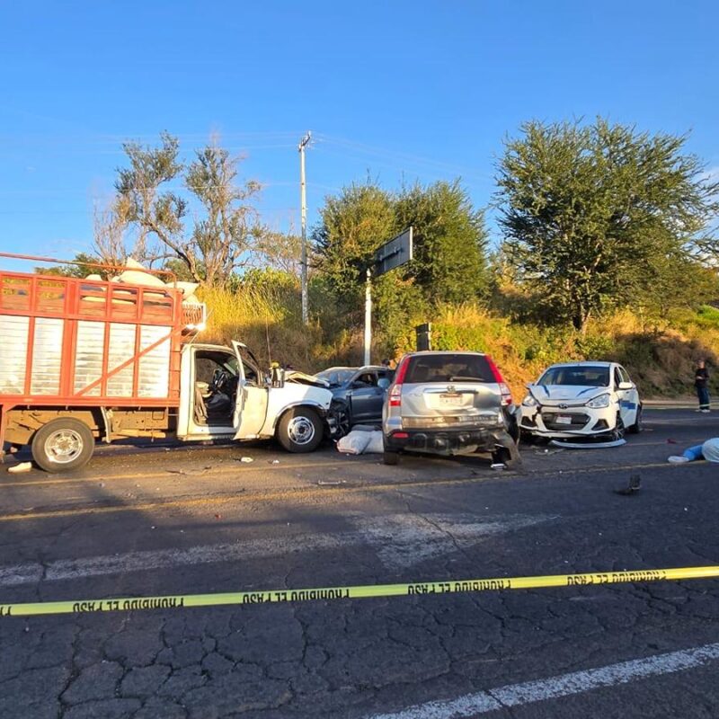 Un muerto y dos heridos tras carambola vehicular en Zamora