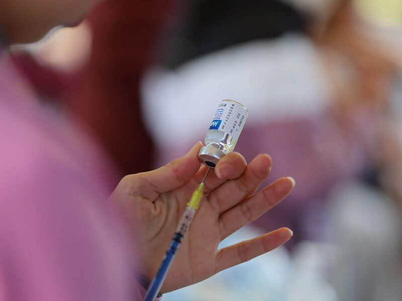 Vacunación, importante para frenar complicaciones graves de infecciones respiratorias: SSM