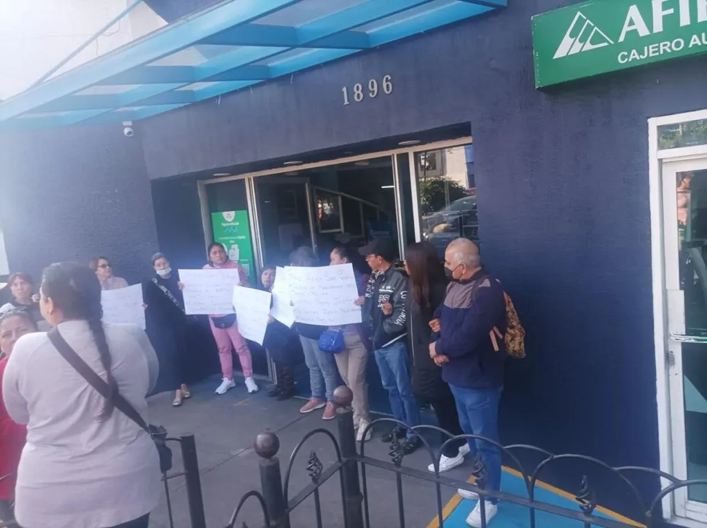 Vecinos de Arko San Pedro exigen cobros fijos de agua en el OOAPAS