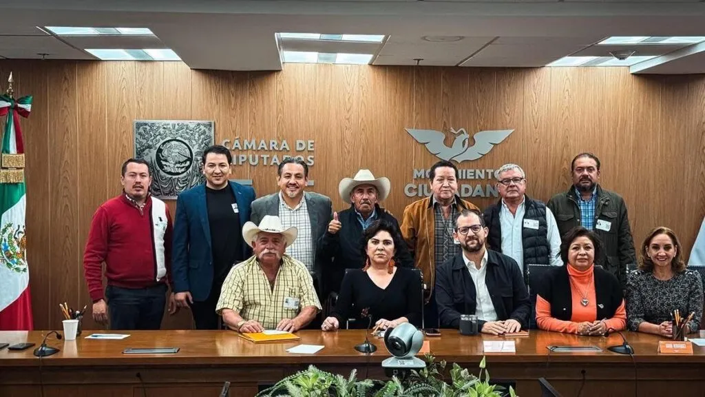 Víctor Manríquez acompaña a trabajadores del campo michoacano-1