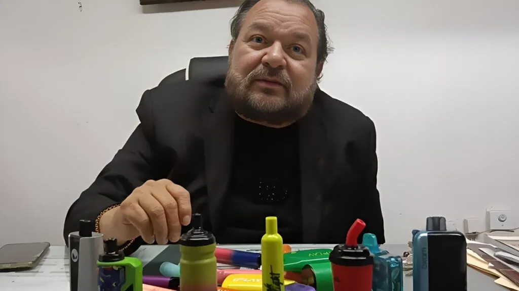 ¿Y los papás? Alertan por vapeadores en secundarias de Morelia