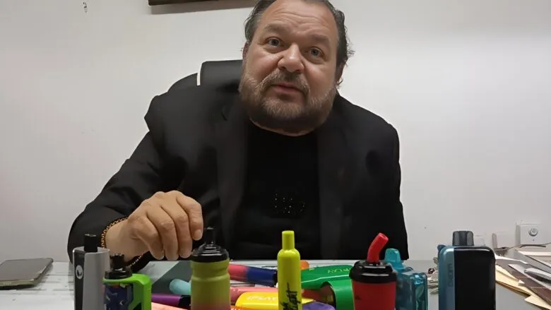 ¿Y los papás? Alertan por vapeadores en secundarias de Morelia