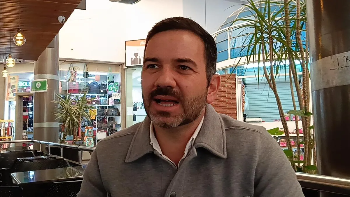 Yankel critica el servilismo y la falta de autocrítica en la defensa del Plan Michoacán por parte de Carolina Rangel.