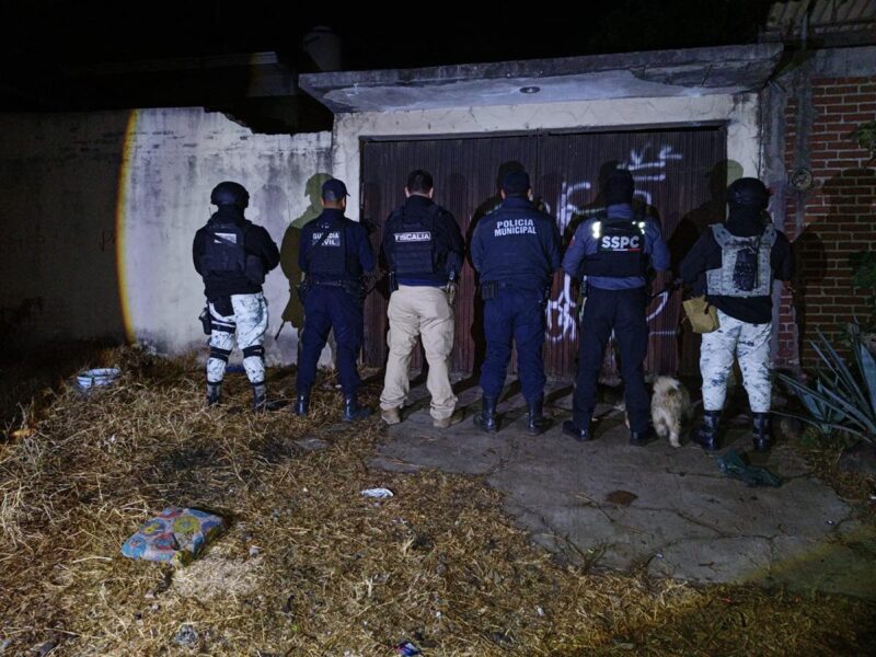 Aseguran abarrotes robados con violencia tras cateo en colonia de Uruapan