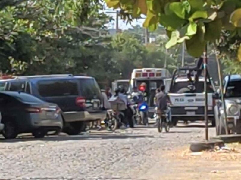 Ataque armado deja un muerto y un herido frente a las oficinas del CAPAMA en Apatzingán