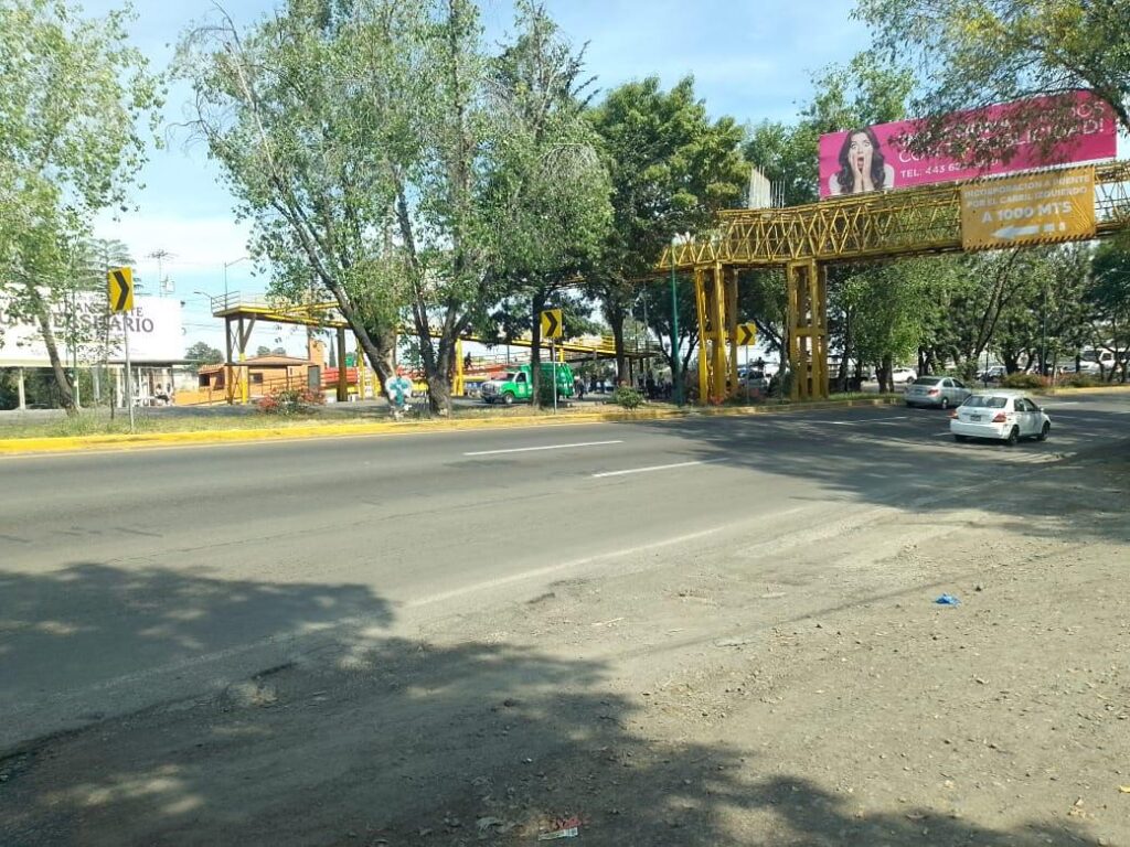 Auto fantasma atropella motociclista libramiento de Morelia 1