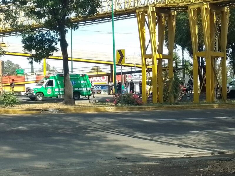 Auto fantasma atropella motociclista libramiento de Morelia