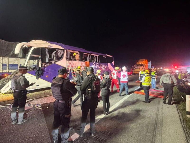 Autobús choca contra un tráiler en Tamaulipas; hay 36 lesionados y dos fallecidos